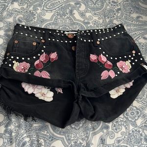 One teaspoon bandits black/rose (rare)